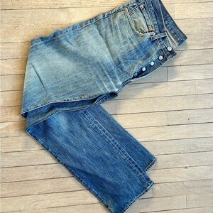 Levi's 501 W33 L36 - Light Blue With Distressed Right Pocket